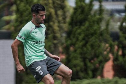 Atlético Nacional podría evaluar un refuerzo desde Perú para 2026