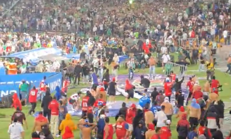 disturbios entre hinchas en estadio de Colombia