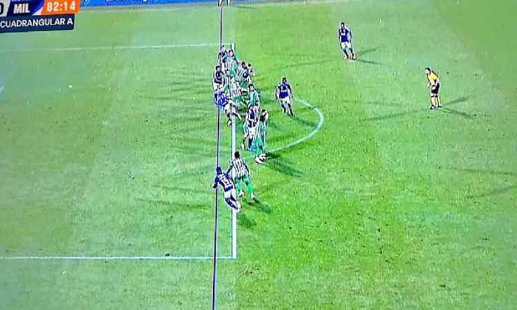 La FIFA reflexiona sobre la regla del fuera de juego