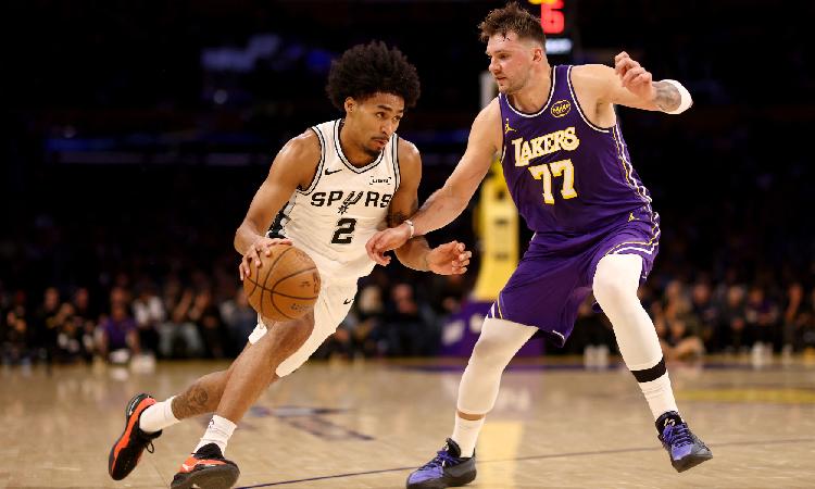 Los Lakers se estrellan en la Copa NBA ante los Spurs