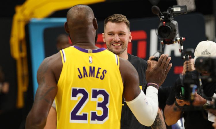 LeBron James sacrifica racha de dos décadas por triunfo de Lakers