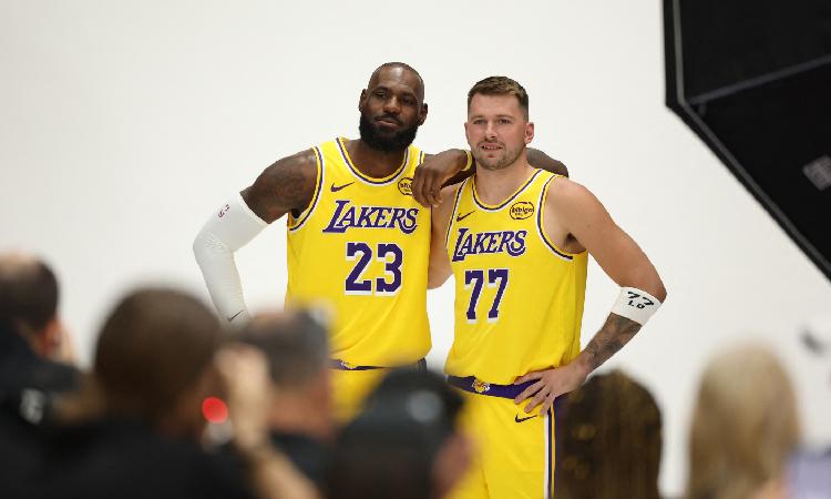 Suns sorprenden con paliza sobre los Lakers de Lebron James