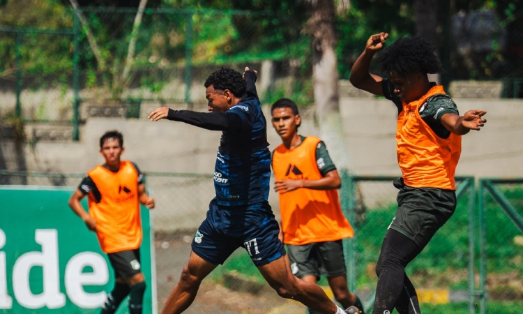 Tres figuras salen del Deportivo Cali y ya buscan equipo para 2026