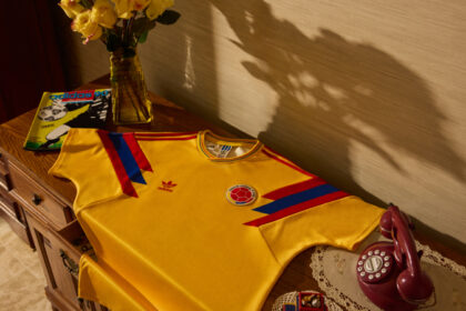 camiseta retro de la Selección Colombia