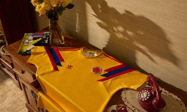 camiseta retro de la Selección Colombia