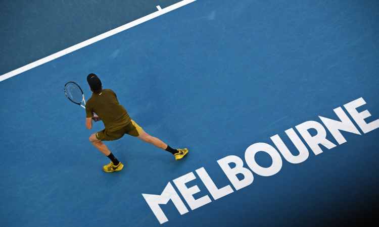 Jannik Sinner avanzó a la segunda ronda del Australian Open 2026