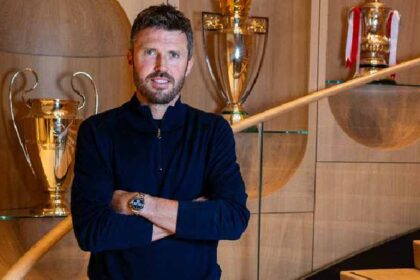 Manchester United nombra a Carrick como técnico interino