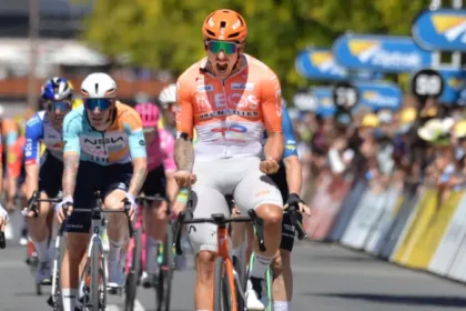 Welsford gana etapa 3 del Tour Down Under, Vine sigue líder