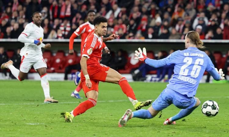 El Bayern de Luis Díaz se lleva un susto ante Eintracht Frankfurt