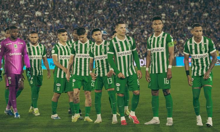 Atlético Nacional falla un polémico penal ante Millonarios