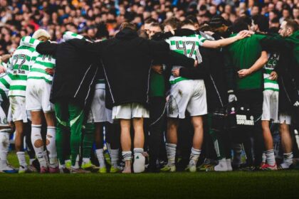 El Clásico escocés acaba en una batalla campal entre hinchas