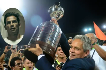 reinaldo-rueda-con-el-trofeo-de-copa-libertadores