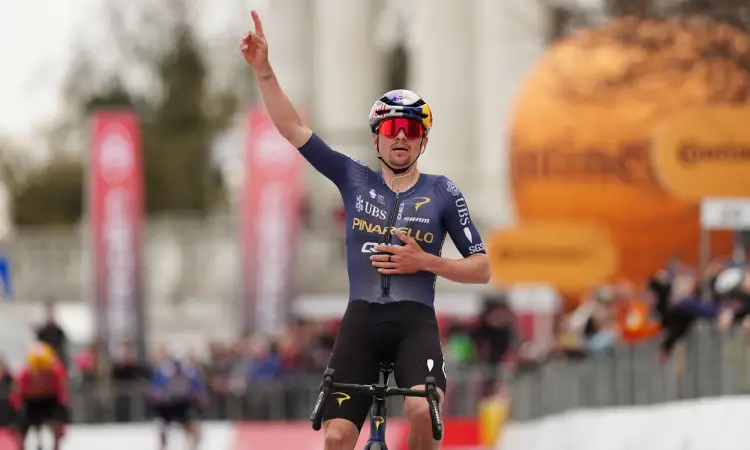 tom-pidcock-milano-torino