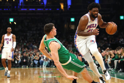 76ers completan remontada ante Celtics en el juego decisivo