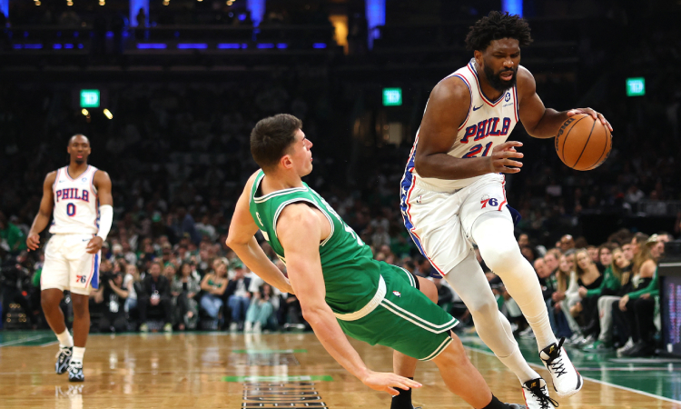 76ers completan remontada ante Celtics en el juego decisivo