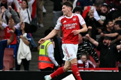 Arsenal golea 3-0 al Fulham y se distancia en seis puntos del City