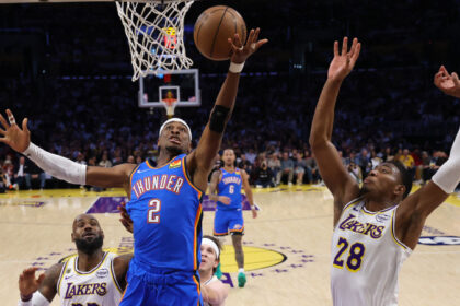 Cavaliers respiran y Oklahoma City deja a los Lakers al borde del nocaut en la NBA
