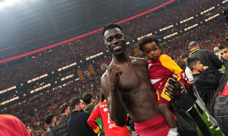 Dávinson Sánchez volvió a tocar la gloria con Galatasaray