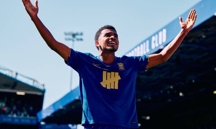 El Birmingham City quiere fichar al colombiano Jhon Solís