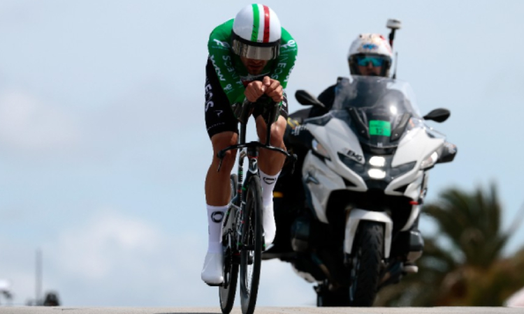 Ganna se impone en el crono de la 10ª etapa del Giro, Vingegaard 13º