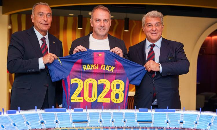 Hansi Flick renueva como entrenador del Barcelona hasta 2028