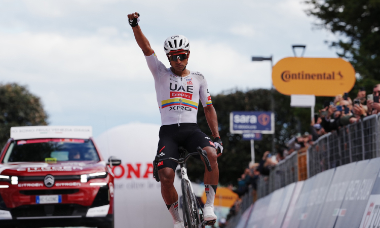 Jhonatan Narváez repite victoria en el Giro de Italia