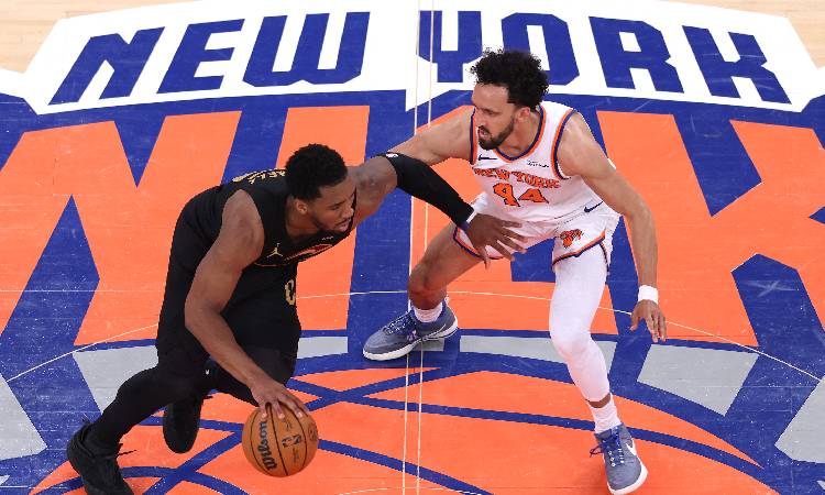 Knicks remontan ante Cavaliers en arranque de final