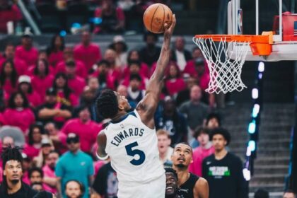 Knicks arrasan a 76ers y Timberwolves pegan primero ante Spurs en el inicio de semis NBA
