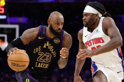 Lakers de LeBron elimina a Houston; milagrosos Pistons y Raptors