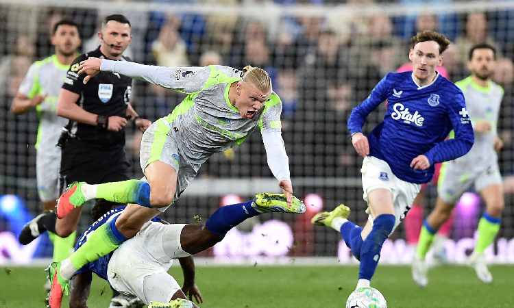 Manchester City empata ante Everton y Arsenal depende de sí