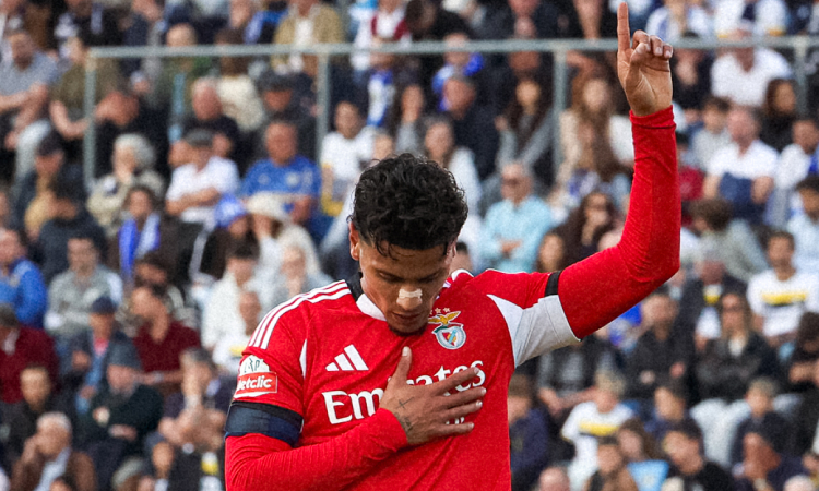 Richard Ríos marca un golazo en el empate entre el Famalicao y Benfica