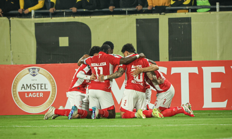Santa Fe derrota a Peñarol, pero clasifica a Copa Sudamericana