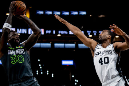 Spurs restauran el orden ante Timberwolves con una monumental paliza