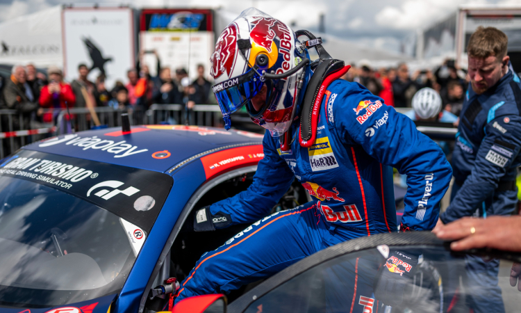 Verstappen se queda sin victoria en las 24 Horas de Nürburgring