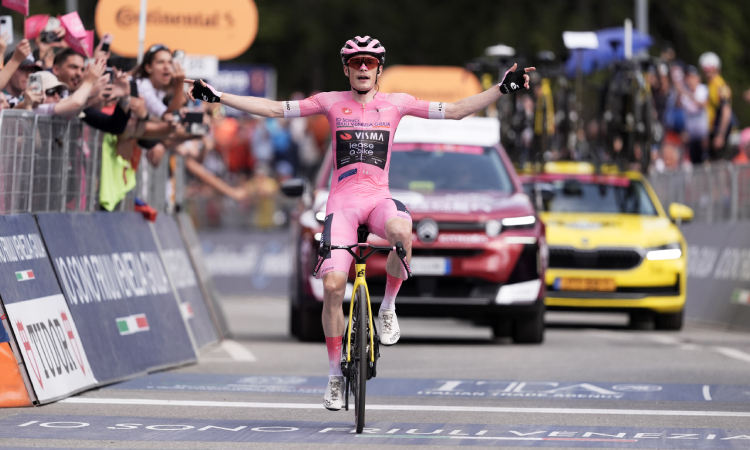 Vingegaard gana su cuarta etapa en el Giro y se afianza como maglia rosa