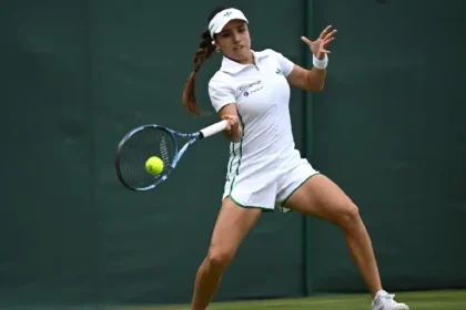 Camila Osorio pisa fuerte en Wimbledon y avanza con autoridad