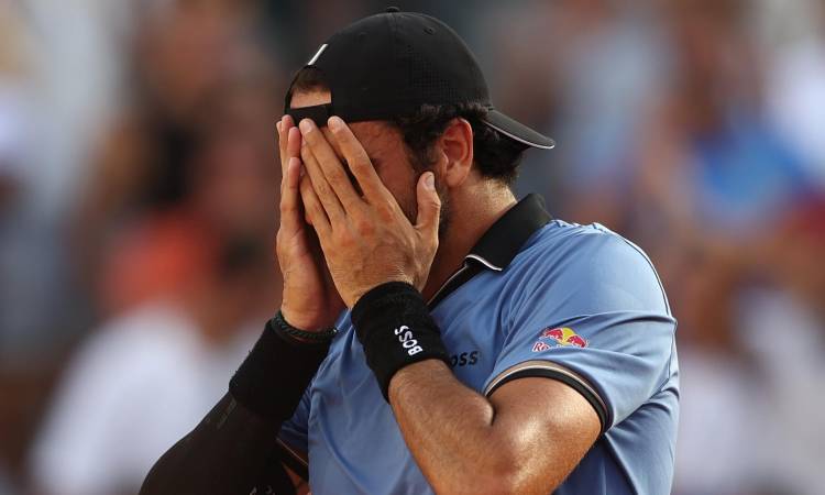 Cobolli y Berrettini avanzan en Roland Garros