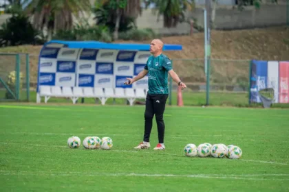 Deportivo Cali analiza la continuidad de Hurtado y Viáfara