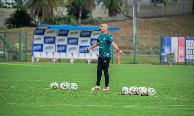 Deportivo Cali analiza la continuidad de Hurtado y Viáfara
