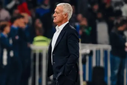 Deschamps regresa a Francia por la muerte de su madre