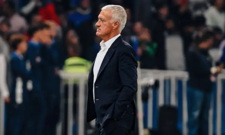 Deschamps regresa a Francia por la muerte de su madre