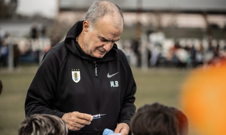 El maleficio de Marcelo Bielsa en Mundiales preocupa a Uruguay