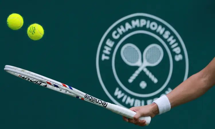 Iga Swiatek inicia la defensa de su título de Wimbledon con triunfo