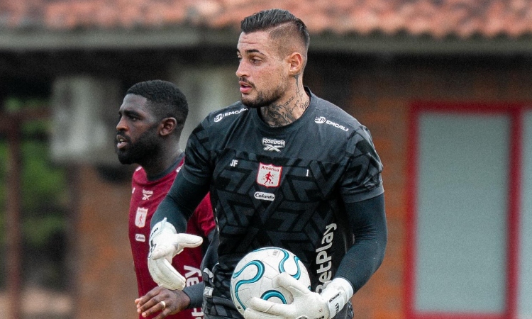 Jean Fernández continuará en América de Cali y da tranquilidad al arco escarlata