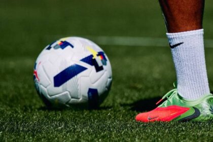 Jhon Solís seguirá en el Birmingham City