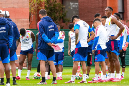 Los debutantes de Colombia controlan su ansiedad antes de enfrentar a Uzbekistán