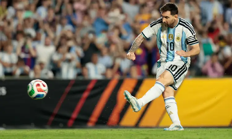 Messi volvió a Argentina con gol ante Islandia y nuevo récord