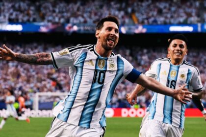 Messi marcó a Argelia un triplete