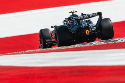 Russell doblega a los Ferrari para quedarse con la pole en Austria