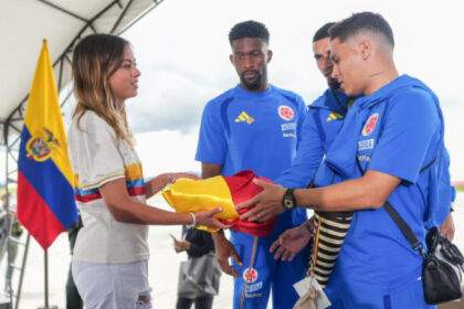 Selección de Colombia denuncia "asedio" contra sus futbolistas tras acto con Petro